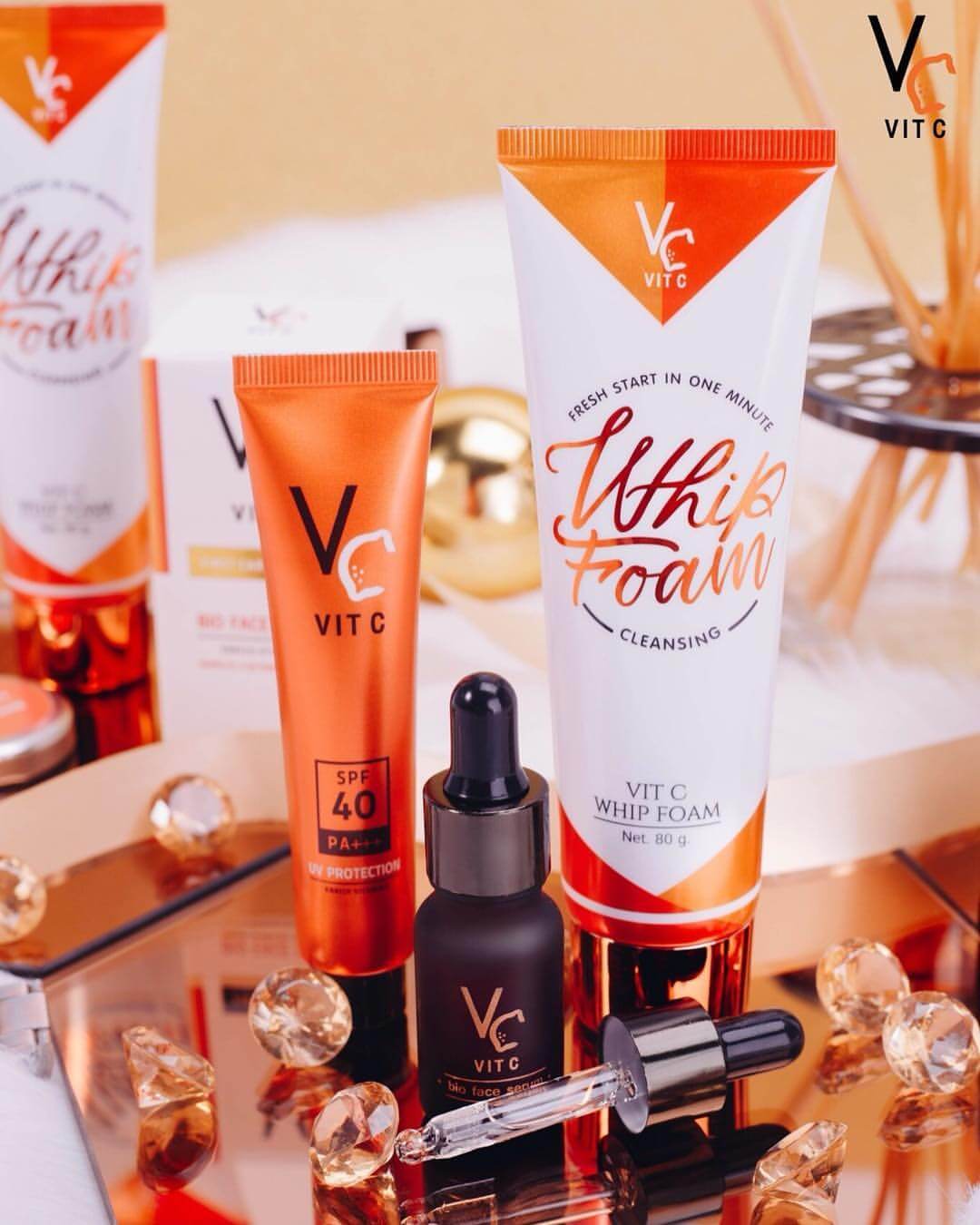 VC Vit C Whip Foam 80 g. โฟมล้าหน้าเนื้อนุ่ม ลดสิว ผิวมันแต่ไม่ทำให้ผิวแห้งตึงหลังล้างสะอาด ขจัด PM 2.5 ได้อย่างหมดจด พร้อมให้ผิวขาวสว่างกระจ่างใส