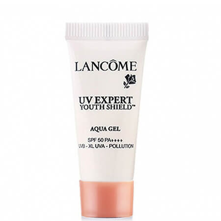 Lancome  UV Expert Youth Shield Aqua Gel SPF 50 PA++++ 10 ml.  • เนื้อเจลมอบสารอาหารและความชุ่มชื้น แม้ผิวบอบบางแพ้ง่าย • กักเก็บความชุ่มชื้นไว้อย่างสมดุลผิวอิ่มน้ำดูสุขภาพดี • ส่วนผสมจากโพลีเมอร์กระจายตัวบนผิวได้ดี เบาสบายผิว • ปกป้องและป้องกันผิวจากรังสี UVA/ UVB และมลภาวะต่างๆด้วย SPF 50 PA++++